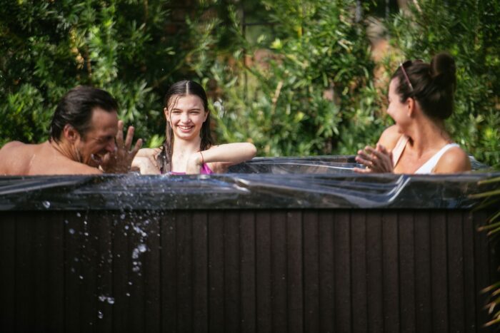 Can poison oak spread in a hot tub? - Aqua Living Factory Outlets