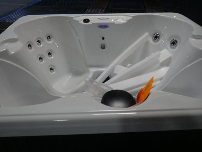 Hudson Bay HB15 Spa - Aqua Living Factory Outlets